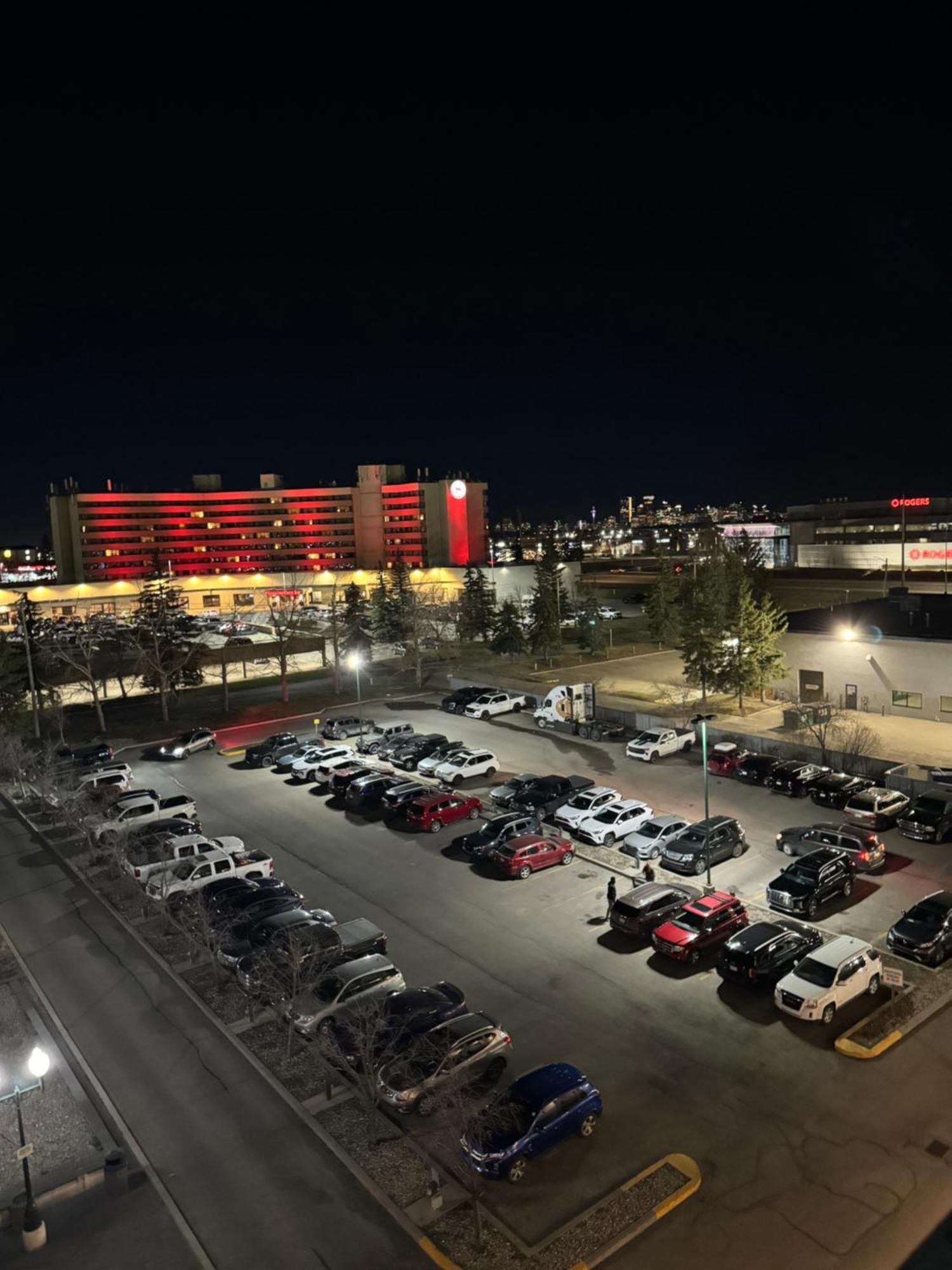 Divya Sutra Plaza And Conference Centre Calgary Airport Hotel Exterior photo