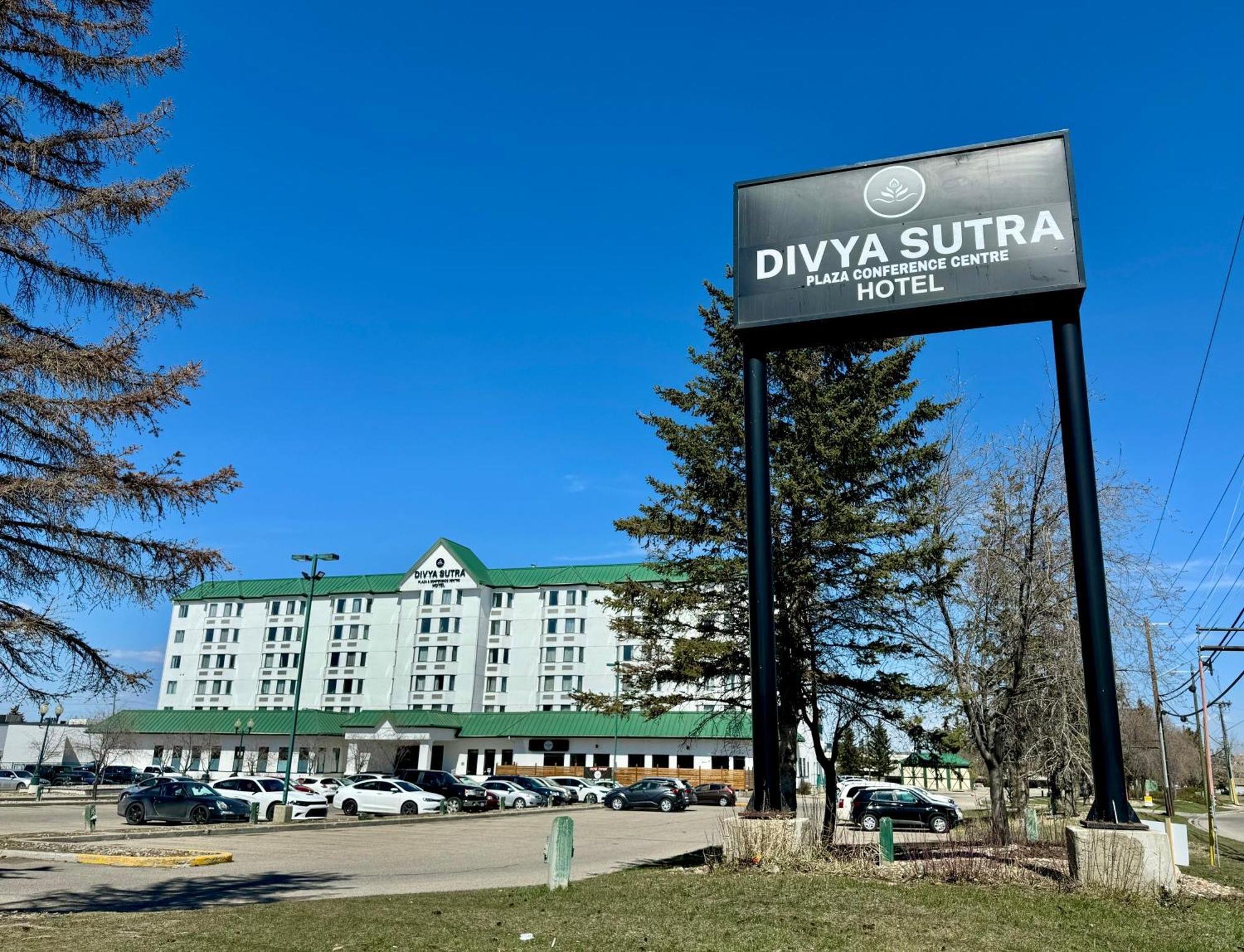 Divya Sutra Plaza And Conference Centre Calgary Airport Hotel Exterior photo